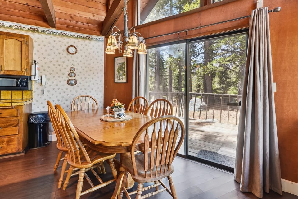 mainlevel-diningroom