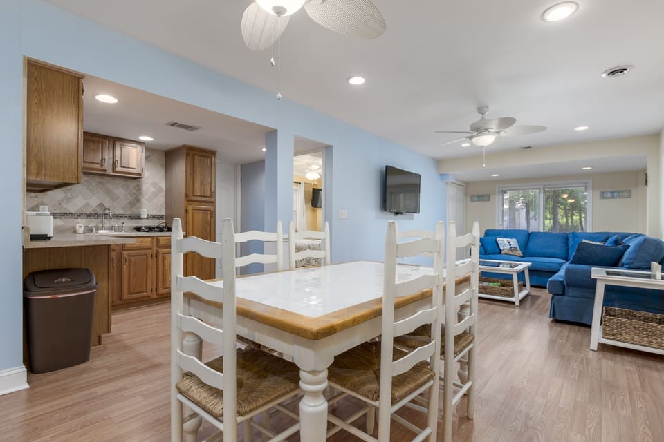 1st floor dining area
