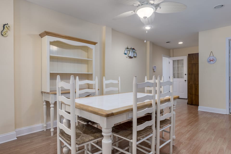 1st floor dining area