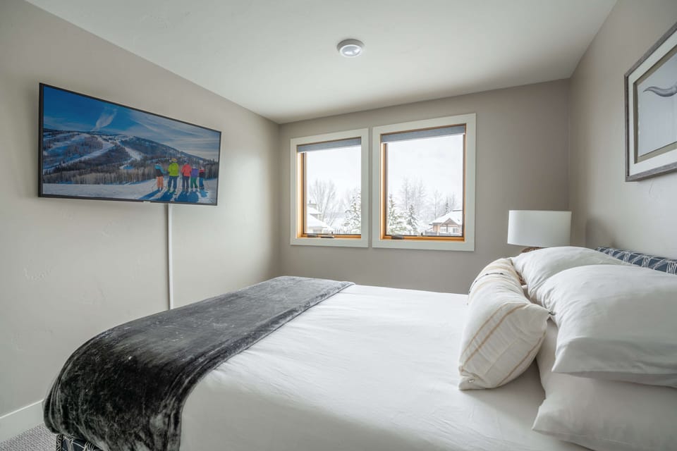 Flat screen TV and hotel-style luxury linens