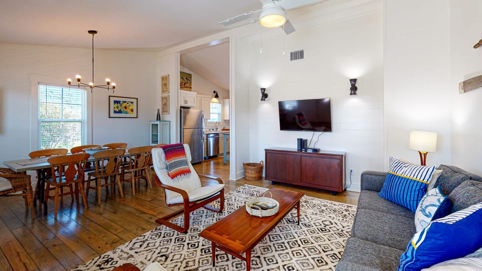 Open concept dining/living