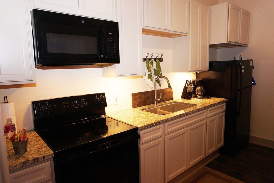 Full kitchen