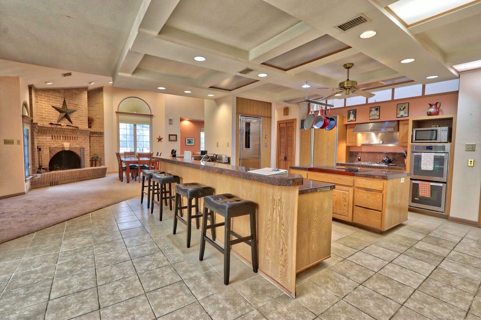 Full chef's kitchen with bar seating