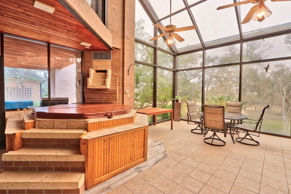 Two-story solarium with seating