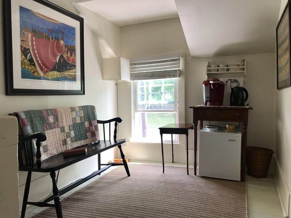 Cookie Nook between 2 bedrooms 