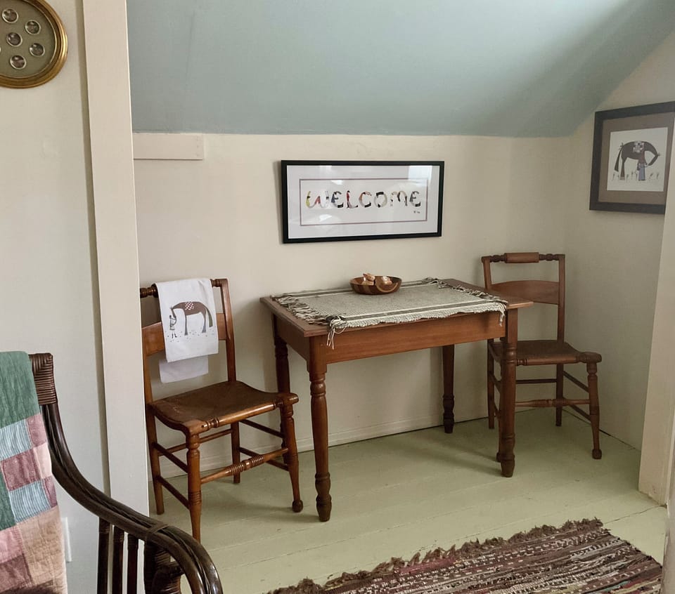 Poppy Room small eating area