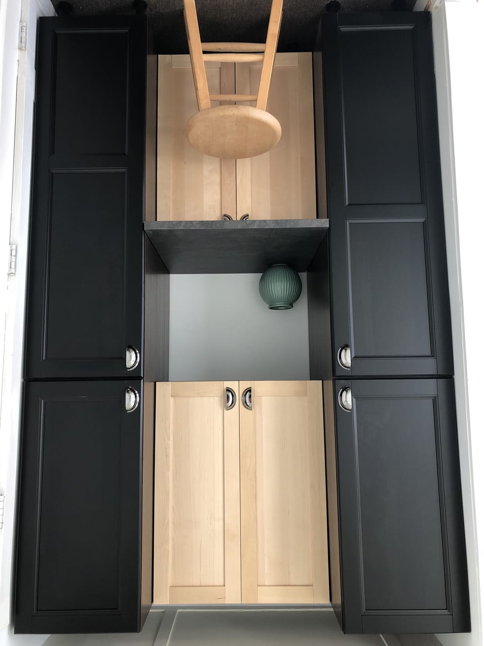 Work area/storage in main bedroom - picture 2