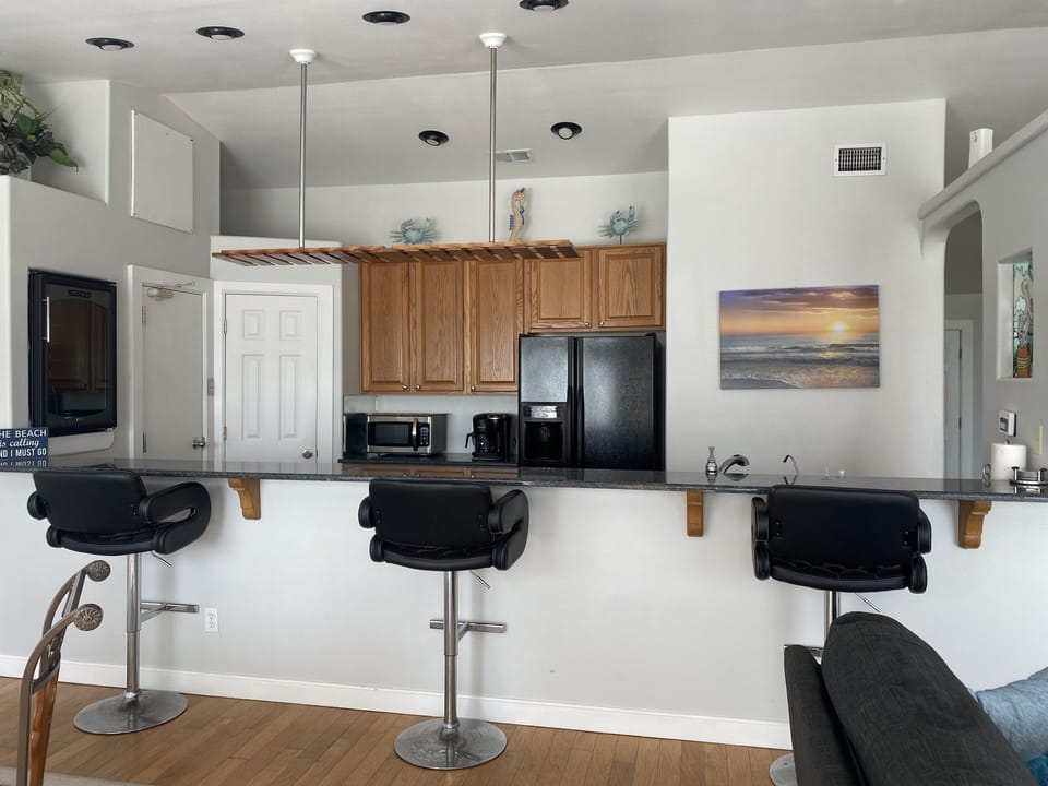Bar & Kitchen