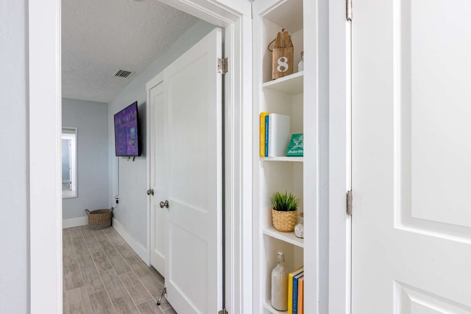 Enter the Master King suite......