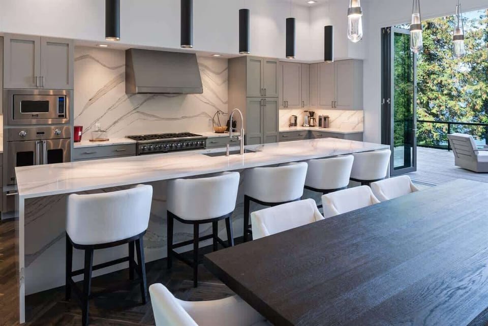 Chefs will delight in this magnificent kitchen. 