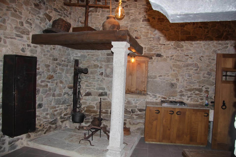 Fridge, microwave, dishwasher, coffee/tea maker