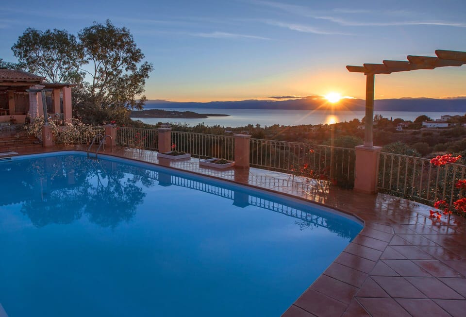 Swimming pool & view
