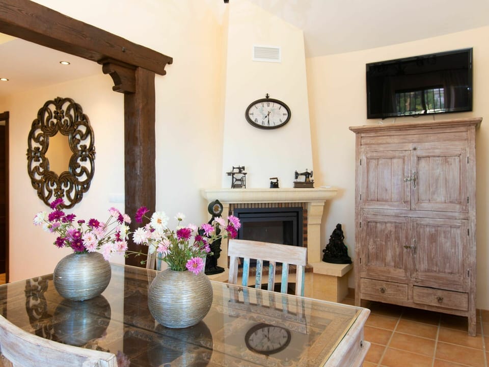 Property, Room, Interior Design, Furniture, Building, House, Home, Floor, Real Estate, Table
