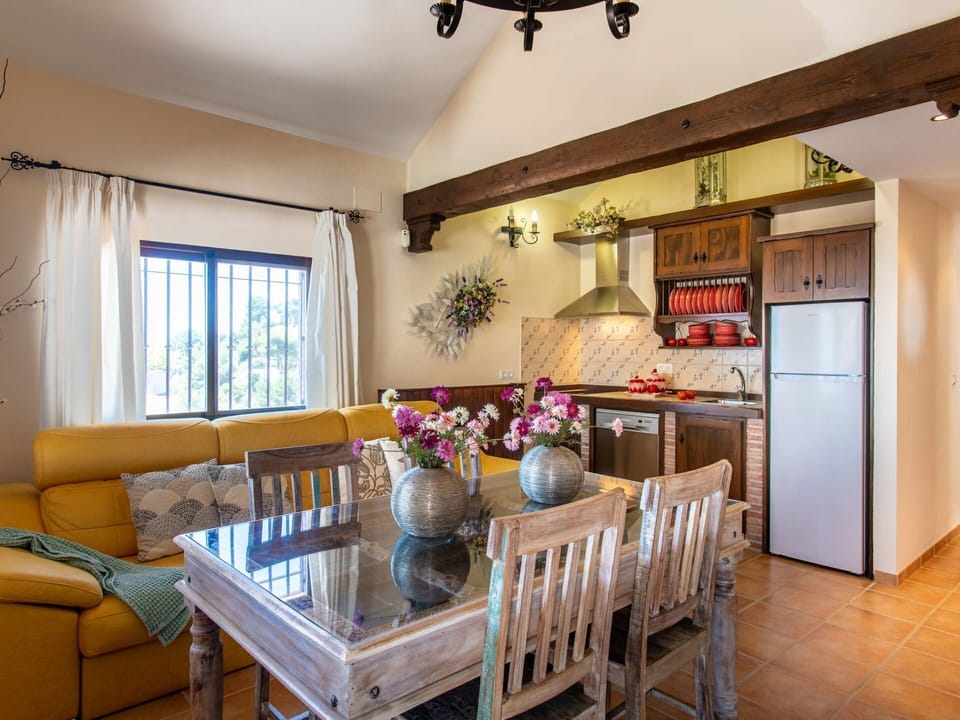 Room, Property, Furniture, Interior Design, Building, Ceiling, Dining Room, House, Living Room, Table