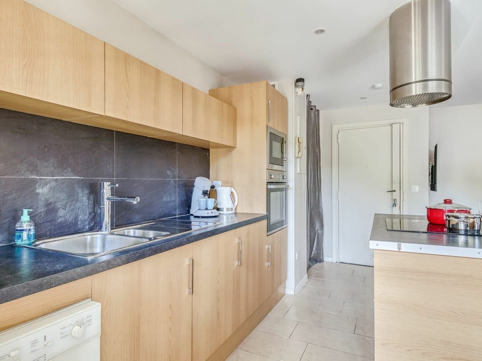 Countertop, Property, Room, Cabinetry, Kitchen, Interior Design, Furniture, Building, Architecture, House