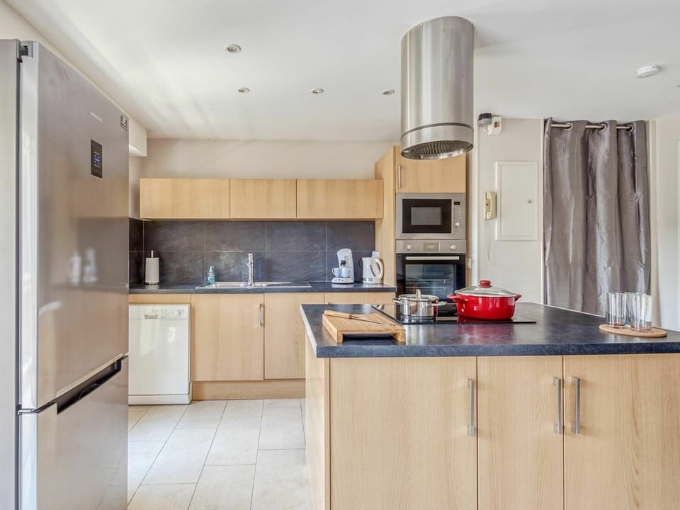 Cabinetry, Countertop, Room, Property, Kitchen, Furniture, Interior Design, Building, House, Home