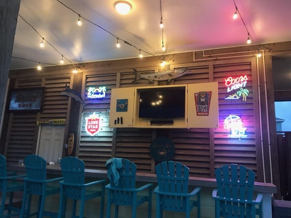 Neons at the Claws and Effects bar