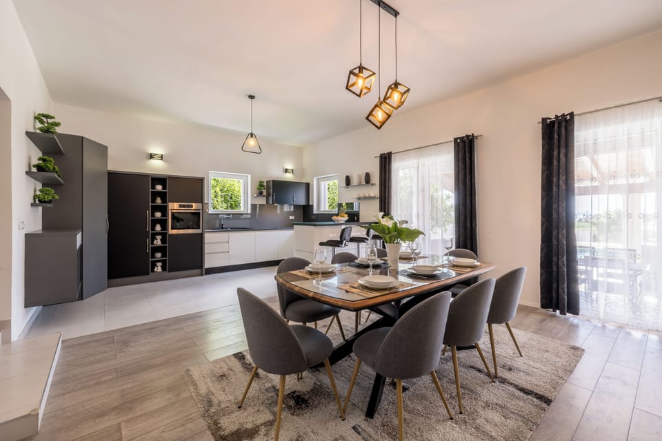 50m2 completely open kitchen, dining and living room area. 