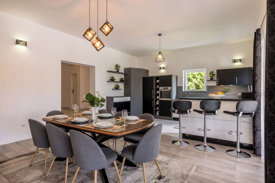 50m2 completely open kitchen, dining and living room area. 