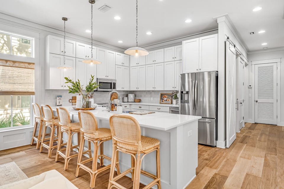 Kitchen with Breakfast Bar