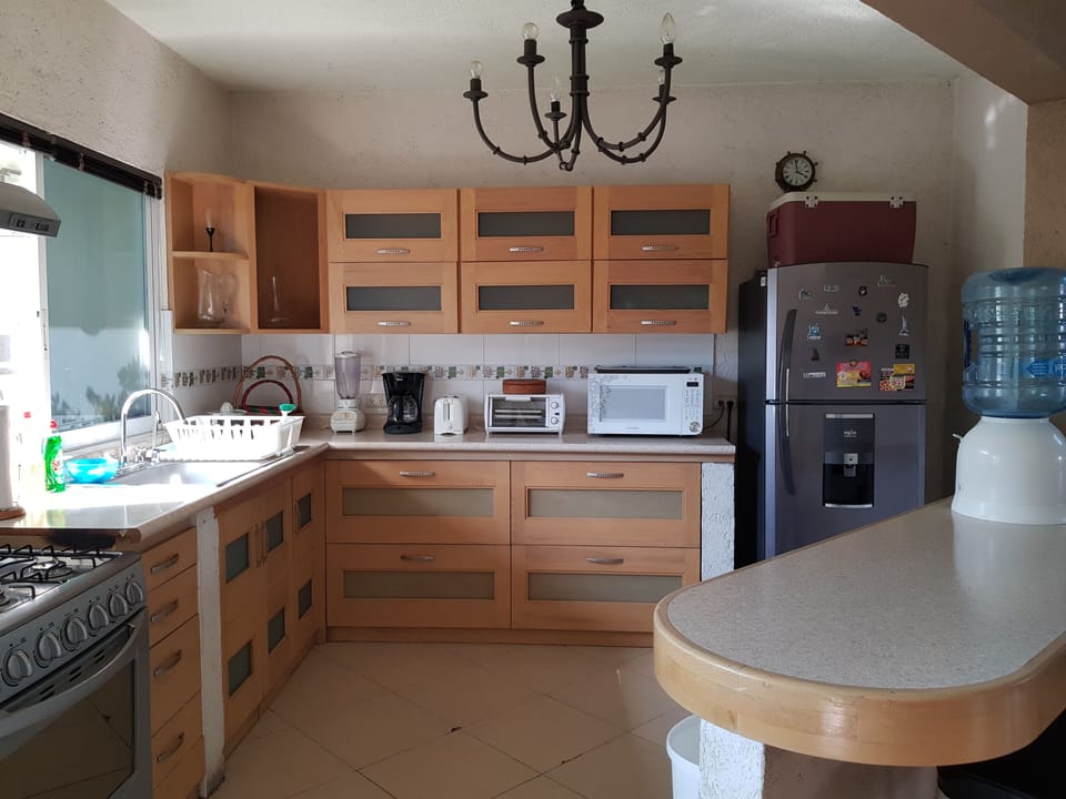 Full kitchen with stove, oven, refrigerator, microwave, toaster and juice juicer