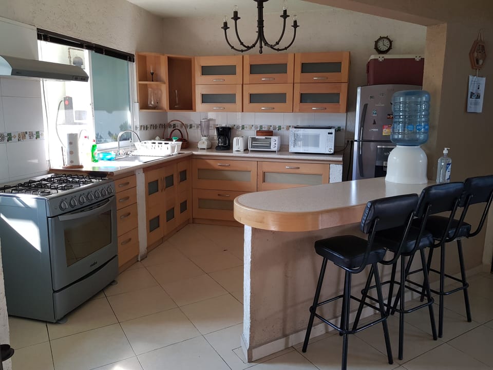 Full kitchen with stove, oven, refrigerator, microwave, toaster and juice juicer