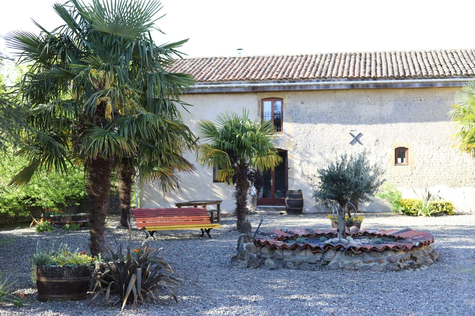 Gite 1 courtyard view