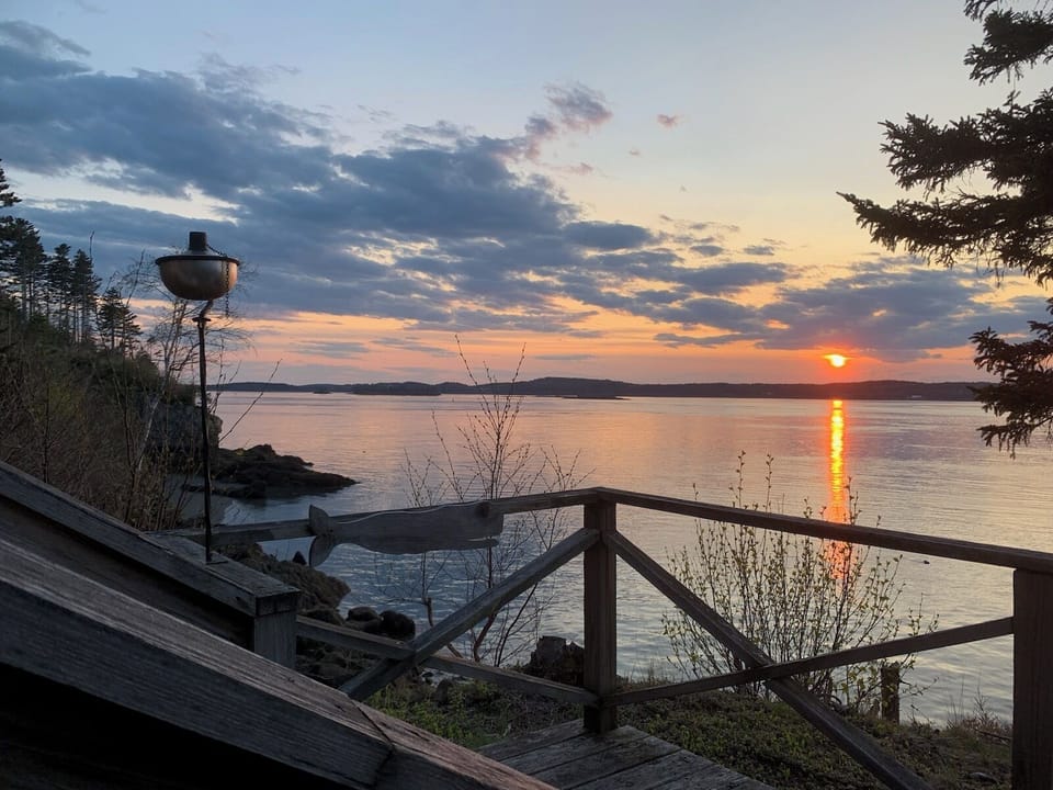 The deck at the Eagles Nest Gazebo at the Whale of  A View Cottage!