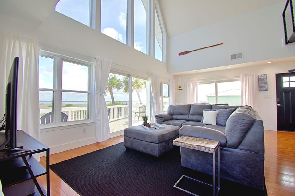 Open Santa Rosa Sound waterviews from the living room