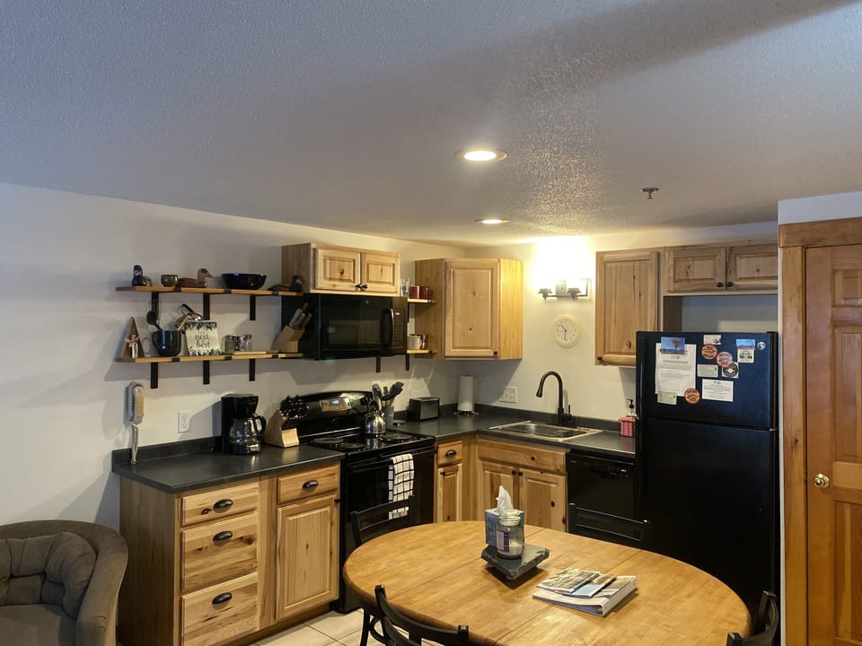Well appointed, newly updated kitchen