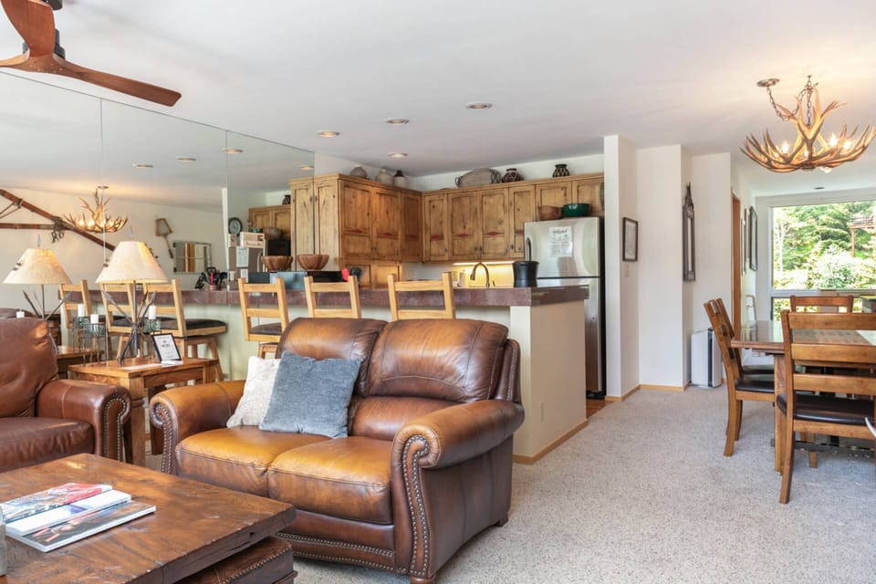 Great Open Floor Plan Kitchen, Living and Dining areas all connect!