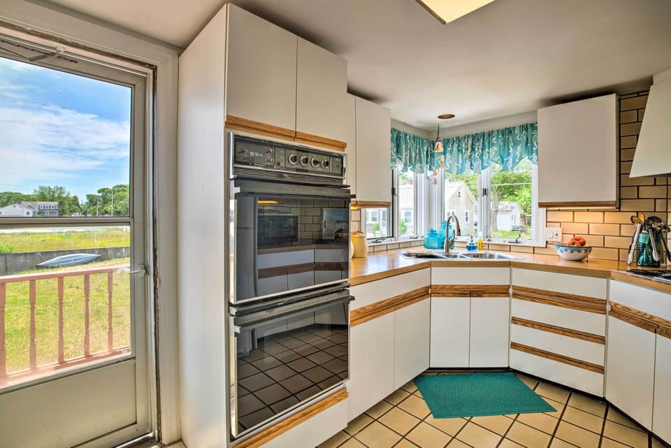 Well-Equipped Kitchen