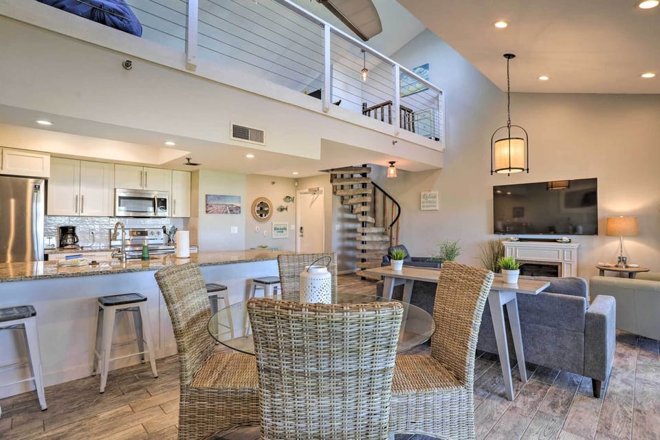 Living Room | Air Conditioning | Free WiFi | 2-Story Condo | Main Level