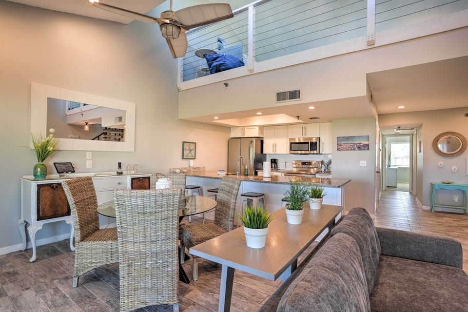 Dining Area | Main Level