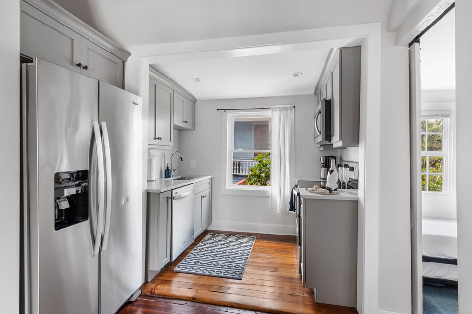 Fully Stocked Kitchen w/ Stainless Steel Appliances