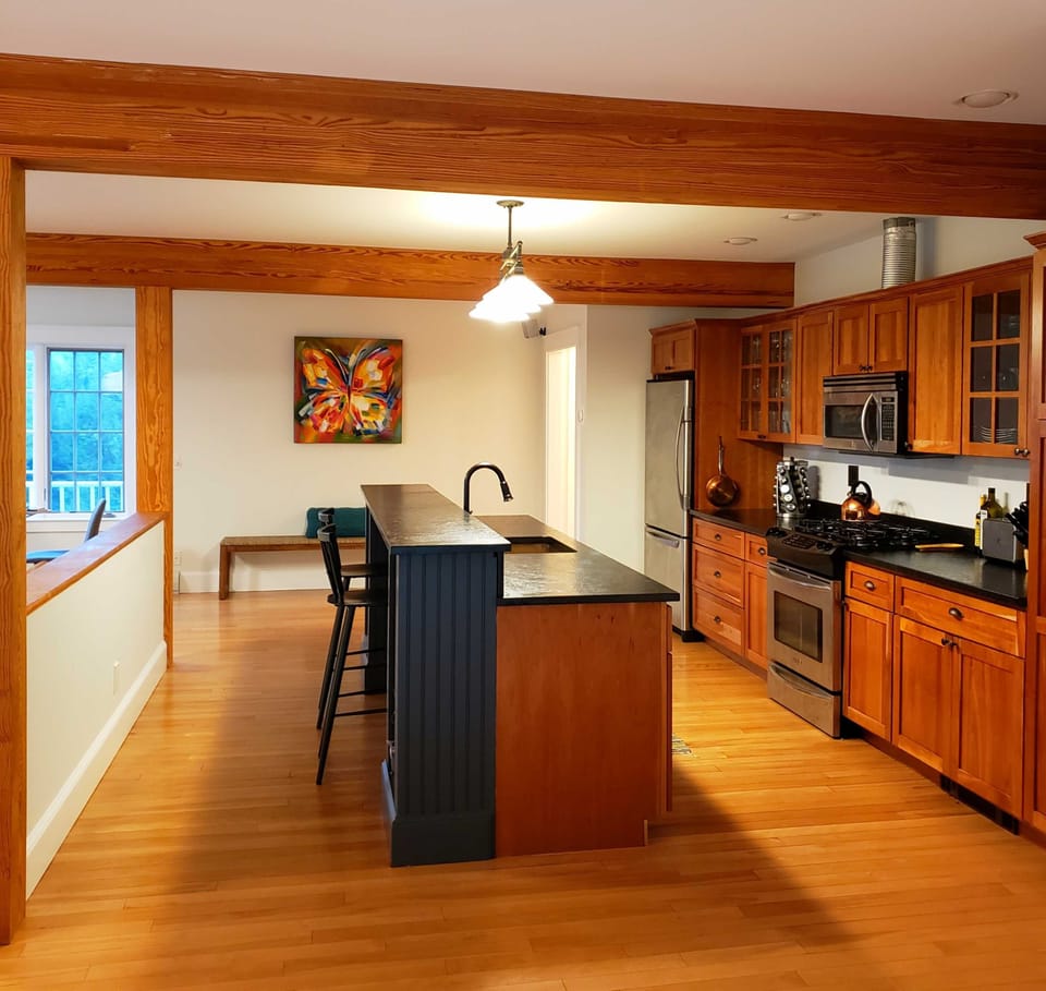 Communal kitchen and breakfast bar