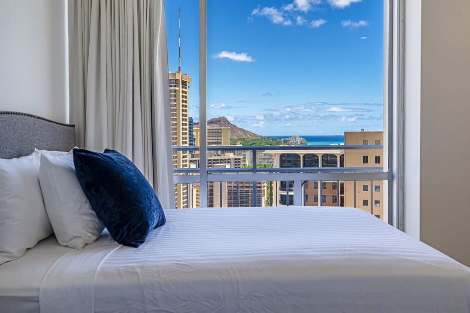 Ocean View & Diamond Head from Bed - Ocean View & Diamond Head from Bed