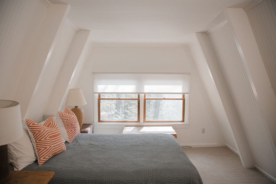 Upper Level Guest - Queen Bedroom