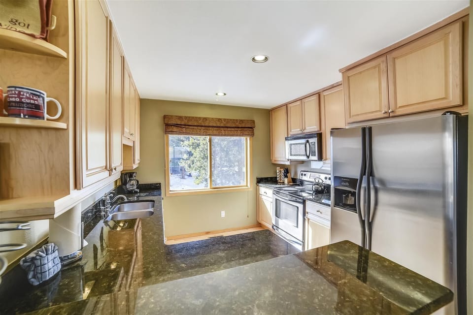 LG736D Kitchen