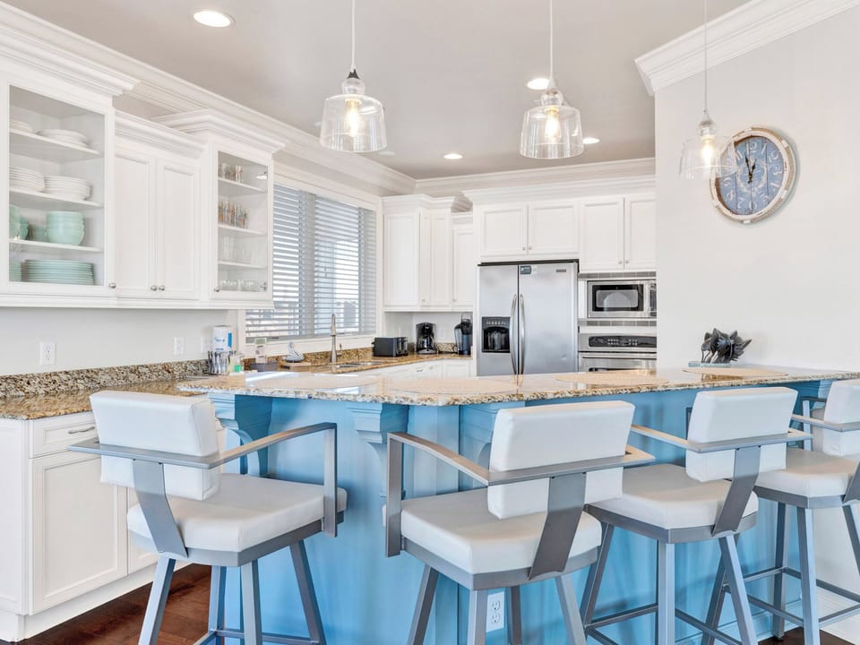 Fully Equipped Kitchen with Stainless Steel Appliances - First Floor