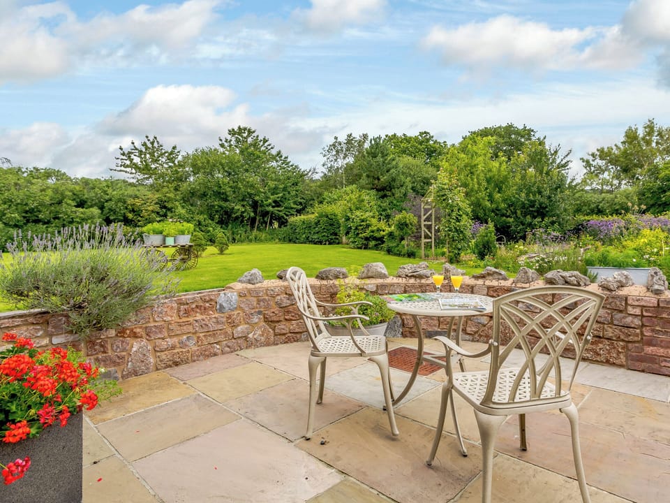 Sitting-out-area | The Stables, Draycott, near Cheddar