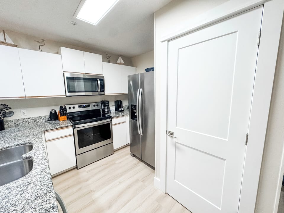 The door here in kitchen leads to the washer/dryer.