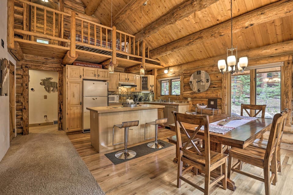 Dining Table | Dishware & Flatware Provided