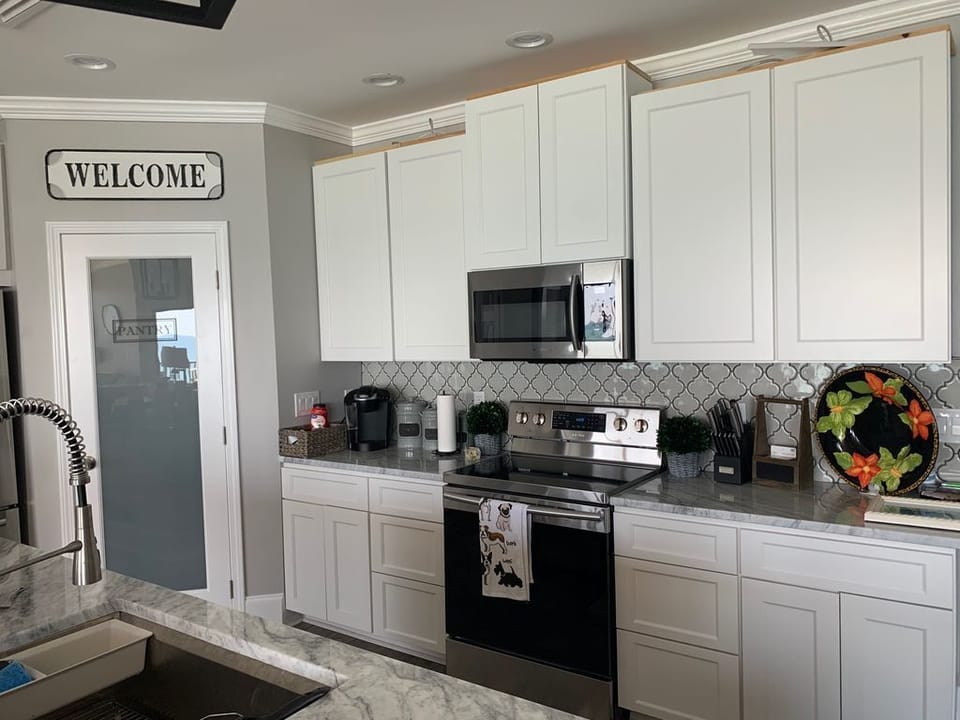 Full gorgeous kitchen