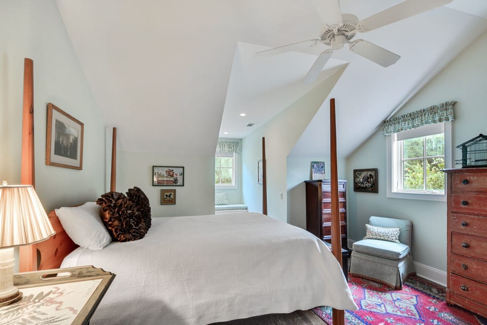 Queen bedroom 