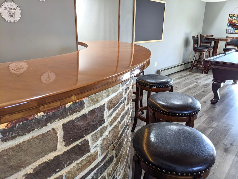 Game room, bar