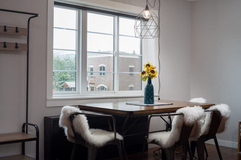 Dining table with views to the East