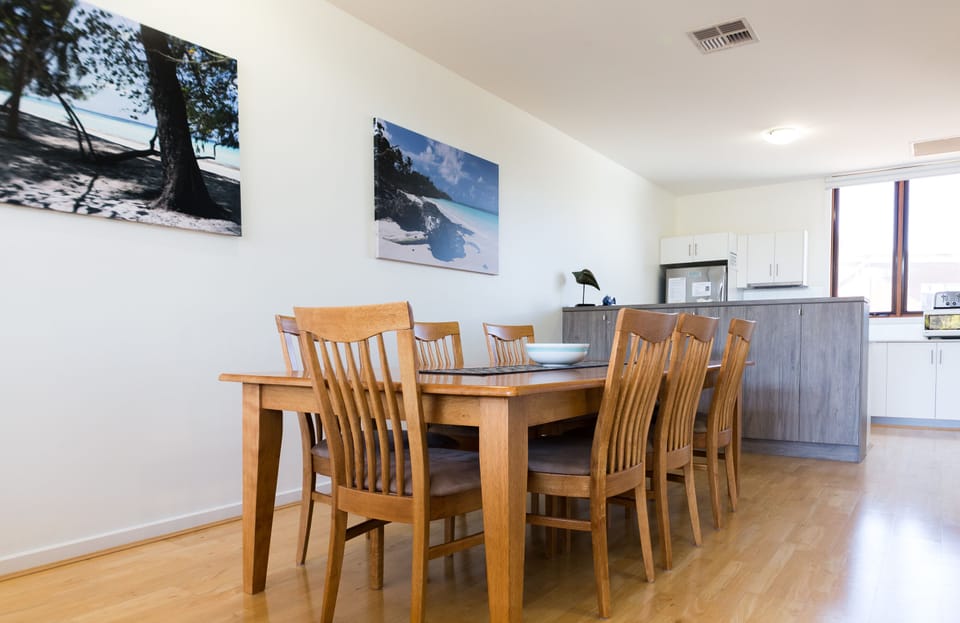 Villa 39 South Shores Resort, Normanville - dining and kitchen areas