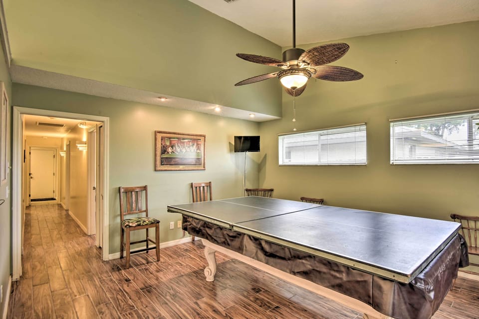 Ping Pong / Billiards Area