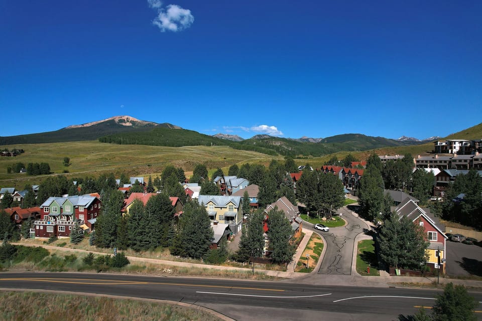 Pitchfork neighborhood